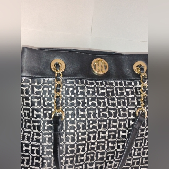 Tommy Hilfiger - Picture 3 of 9